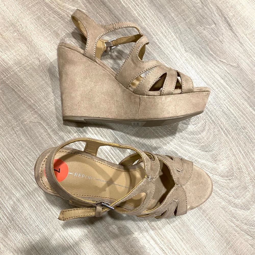 Report Womens Wedges - Picture 2 of 11